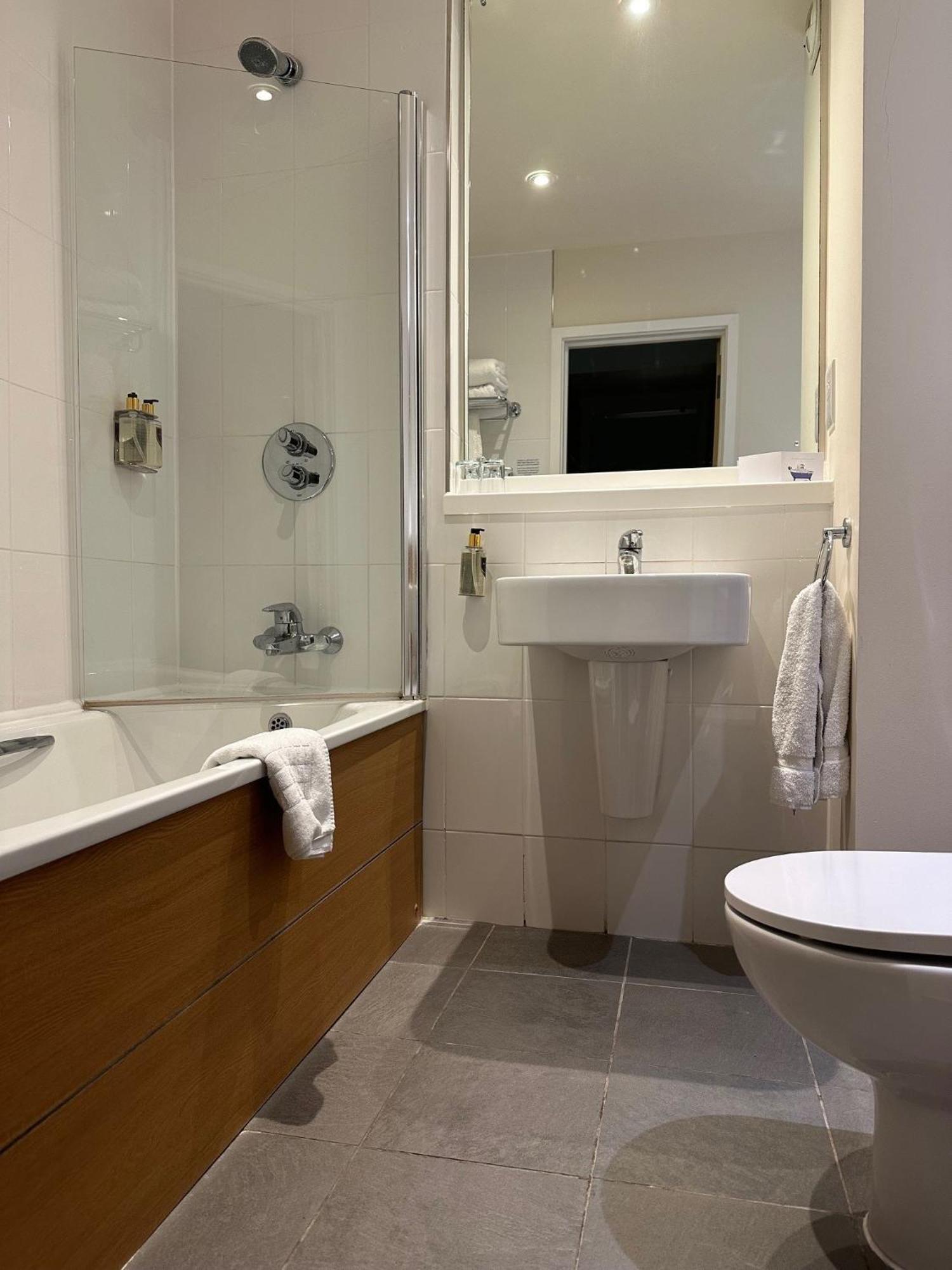 De Vere Cotswold Water Park Apartments Cirencester Luaran gambar